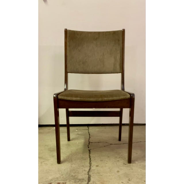 This set of six dining room chairs, crafted from dark wood and upholstered with dark fabric, embodies the elegance and...