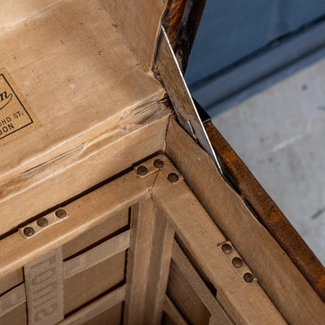 Antique Trunk in Woven Canvas from Louis Vuitton, 1900 For Sale - Image 16 of 18