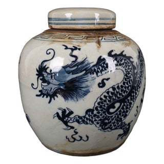 Chinoiserie Blue and White Dragon Motif Porcelain Lidded Ginger Jar For Sale
