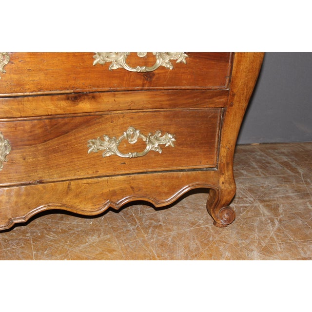 Antiquue Walnut Tomb-Shaped Commode, 1700s For Sale - Image 12 of 16