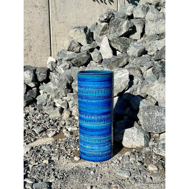 Cylindrical Ceramic Rimini Blue Vase from Bitossi, Italy 1960s For Sale - Image 14 of 18