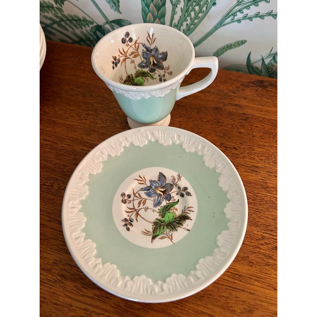 1930’s Wedgewood China Corinthian Hampton Court With Celadon Mint Green Rim - A Set of 60 Pieces For Sale - Image 11 of 18