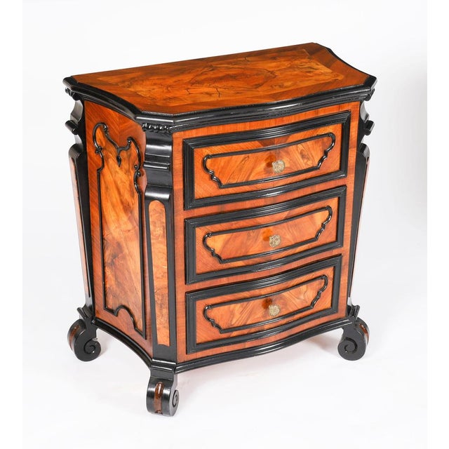 Antique Italian Burr Walnut Serpentine Bedside Chests, 1700s, Set of 2 For Sale - Image 11 of 18
