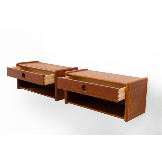 Mid-Century Modern Wall Mounted Cabinets attributed to Vildbjerg Møbelfabrik, 1960s, Set of 2 For Sale - Image 3 of 7