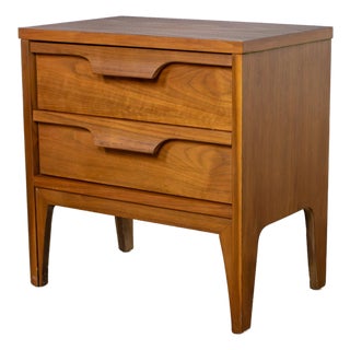 Mid-20th Century MCM Nightstand Side or End Table Attributed to Johnson Carper Fashion Trend Line For Sale