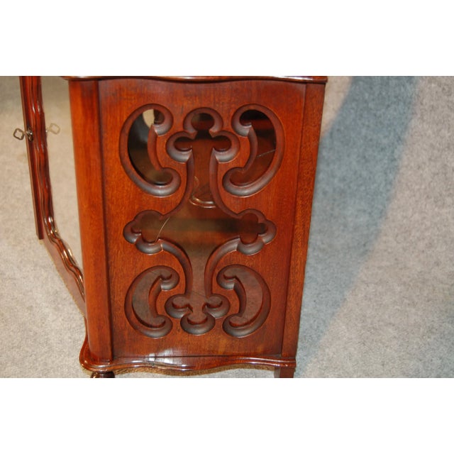 Small Napoleon III Mahogany Showcase For Sale - Image 16 of 18