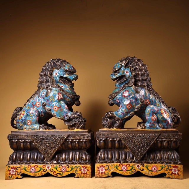 Traditional Late 20th Century Pair of Gilt Bronze Cloisonné Enamel Guardian Lion Figures on Stands For Sale - Image 3 of 9