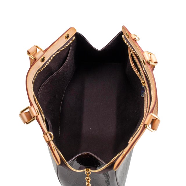 Animal Skin Louis Vuitton Monogram Vernis Brea Patent Leather Brass Hardware Handbag For Sale - Image 7 of 13