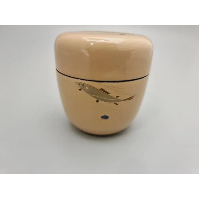 Vintage Japanese Netsuke Matcha Conatiner with Maki-E Lacquer in Cream Colour with Sleek Salmons and Decorative Inlay, 1960s For Sale - Image 6 of 8