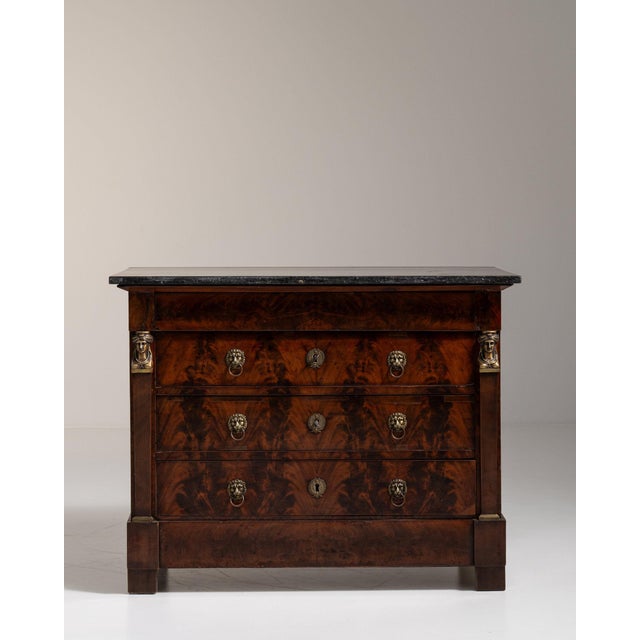1820-1829 France Rich Mahogany Flame-Veneer Mahogany Chest For Sale In Greensboro - Image 6 of 11
