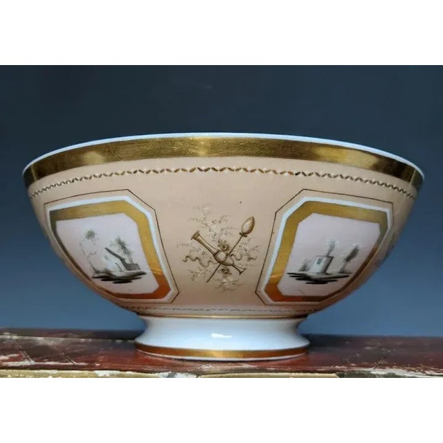 Traditional Antique Early 19th Century French Empire Porcelain Bowl Decorated with Trophies and en Grisaille Landscapes For Sale - Image 3 of 7