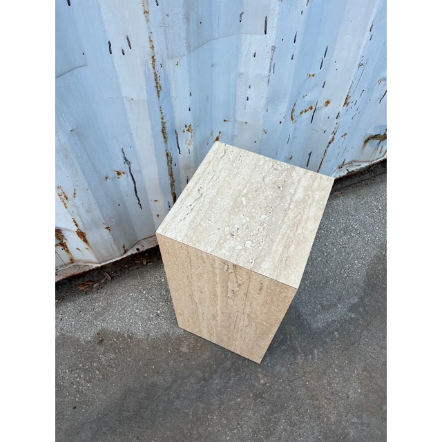 Postmodern Marbleized Laminated Pedestal. Circa 1980s For Sale In Miami - Image 6 of 10