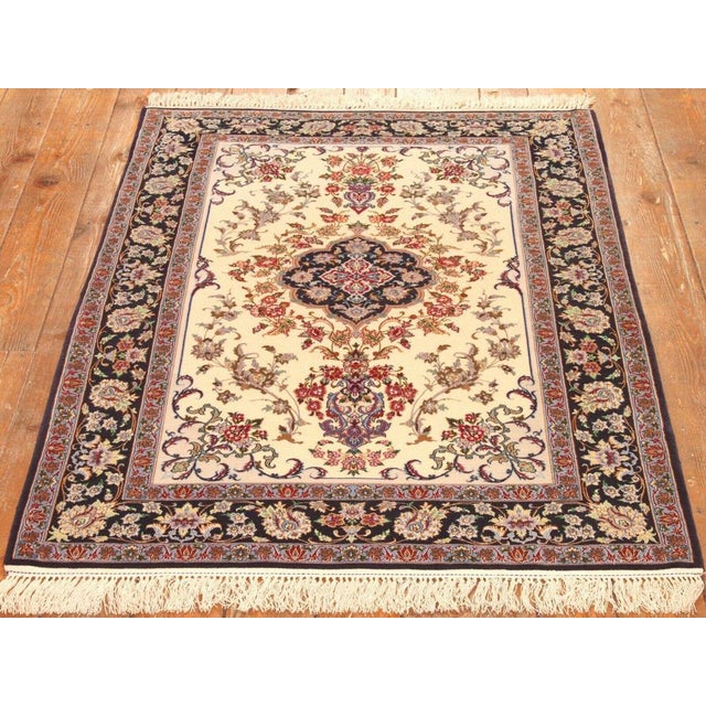Middle Eastern Rug in Wool For Sale - Image 4 of 11