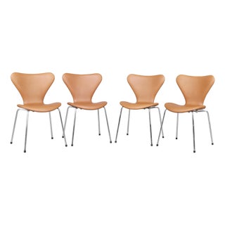 Series 7 Dining Chairs in Cognac Leather by Arne Jacobsen for Fritz Hansen, Set of 4 For Sale