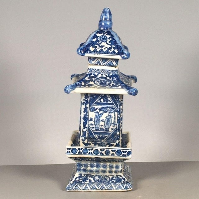Blue and White Porcelain Pagoda, Chinese Chinoiserie Pagoda Tabletop Ornament For Sale - Image 4 of 9