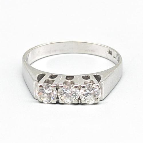 Ring in White Gold with Diamonds For Sale - Image 3 of 4