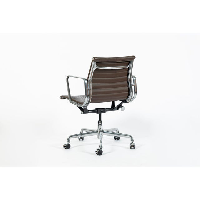 2000 - 2009 Eames Herman Miller Aluminum Group Thin Pad Brown Leather Office Chair, 2008 For Sale - Image 5 of 18