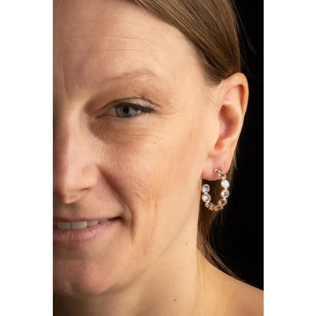 1990s Pair of Rainbow Moonstone and 18K Gold Hoop Earrings For Sale - Image 4 of 4