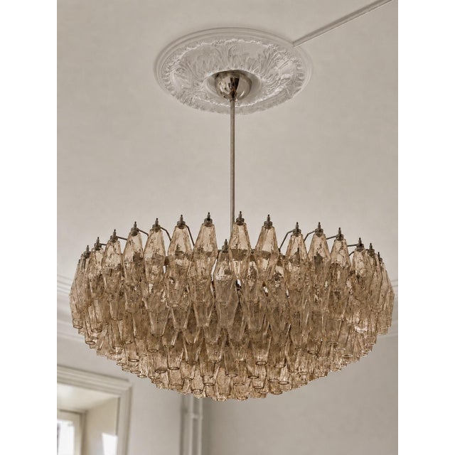 Large Murano Chandelier with Sand Colored Prisms in the style of Carlo Scarpa For Sale - Image 9 of 9