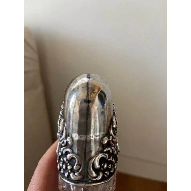 1900 - 1909 Unger Brothers Victorian Sterling Silver and Cut Glass Flask With Reposse' Cup, C. 1900 For Sale - Image 5 of 6