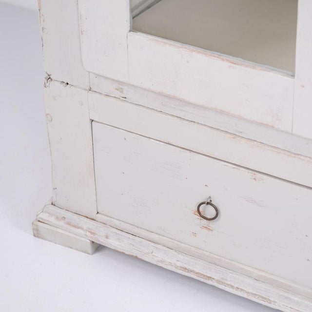 Grey-Painted Display Cabinet with Drawers, 1890 For Sale - Image 4 of 12