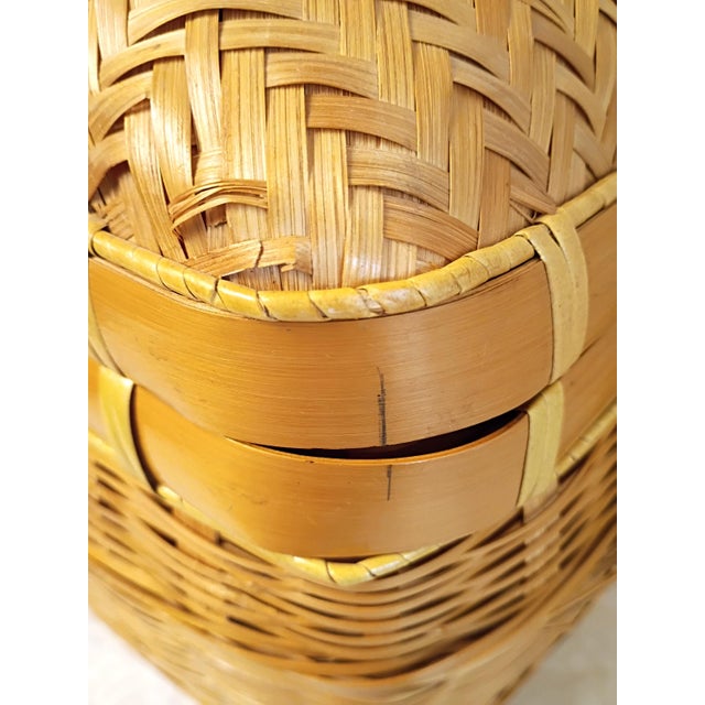Decorative Anglo-Indian Inspired Style Bamboo Rattan Blanket Hamper | Large Chinoiserie Keepsake Chest | Vintage Lidded Storage For Sale - Image 14 of 16