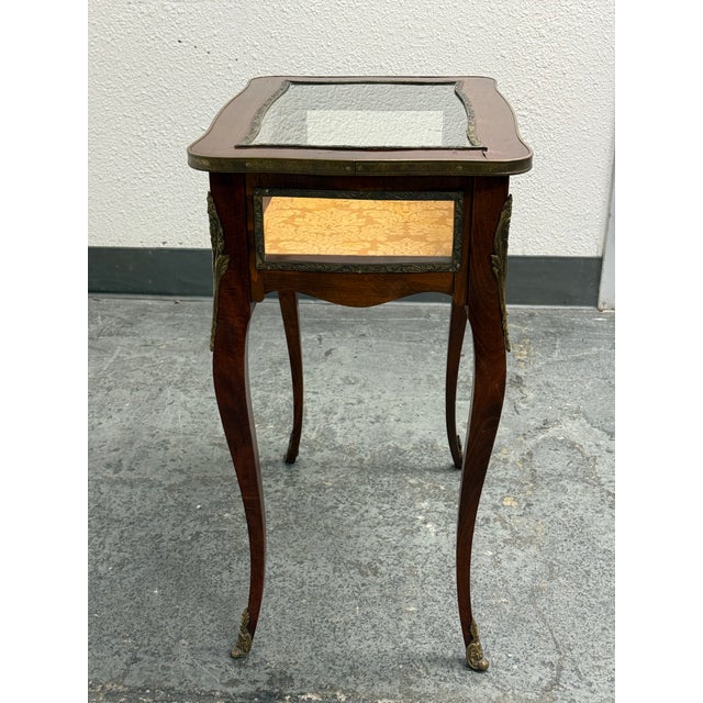 Louis XV Style Glass Top Vitrine Display Table, Vintage For Sale In San Francisco - Image 6 of 12