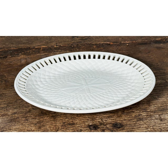 English 19th C. Wedgwood Creamware Pierced Basketweave Oval Platter With Scalloped Rim For Sale - Image 3 of 5