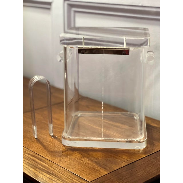 Mid 20th Century Vintage Lucite Ice Bucket With Tongs and Hinged Lid For Sale - Image 5 of 11