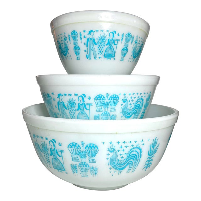 1950s Vintage Pyrex Butterprint Amish Nesting Mixing Bowls – Set of 3 For Sale