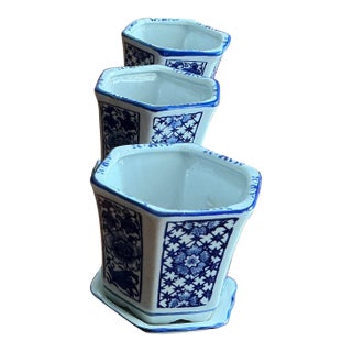 Blue & White Petite Hexagonal Floral PlantersWith Marching Drip Trays Set of 3 For Sale