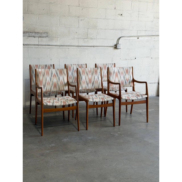 This set includes two captain chairs with sweeping armrests and four matching side chairs. The tailored geometric...
