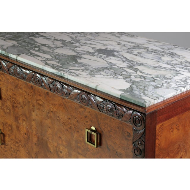 French Art Deco Chest of Drawers in Burl Veneer with Marble Top, 1930 For Sale - Image 6 of 16