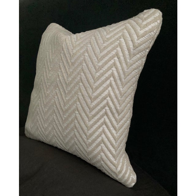 This Beige/White Herringbone Jacquard Decorative Pillow Cover is a stylish addition to any living room. Measuring 18"x18",...