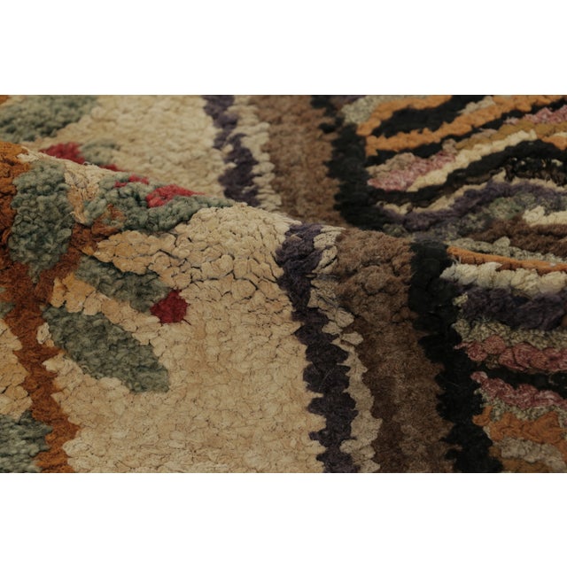 Antique Hooked Runner With Floral Casket Medallion & Striae - Rug & Kilim For Sale In New York - Image 6 of 7