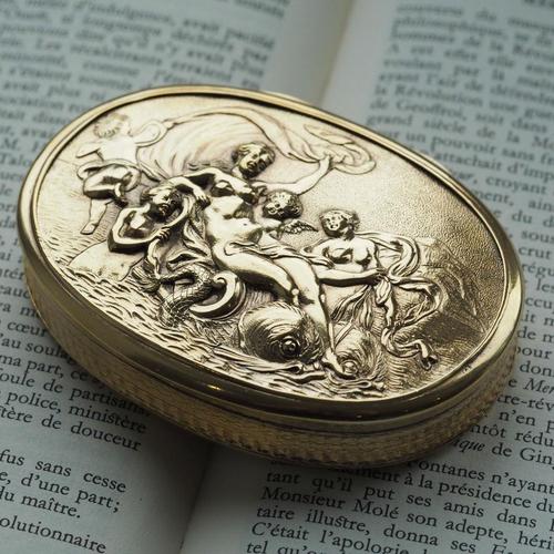 Silver Antique Georgian Silver Gilt Snuff Box with Scene of Venus, London, 1810s For Sale - Image 8 of 18