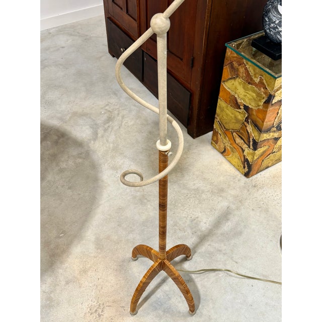 Tan Sculptural Split Reed Cane Rattan Floor Lamp Woven Rope Shade Spherical Metal Feet For Sale - Image 8 of 17