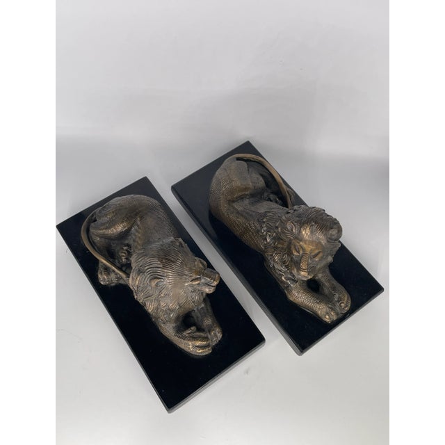 1990s Bombay Company Solid Brass Lion Bookends on Black Marble Bases — Regal Classical Pair For Sale - Image 5 of 6