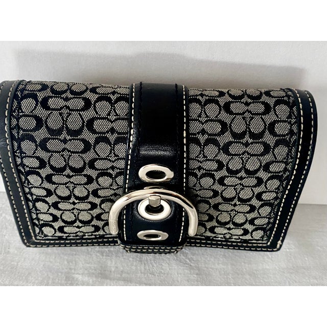 Coach Vintage Soho Signature C Buckle Ladies Wallet Mint Condition. For Sale - Image 10 of 18