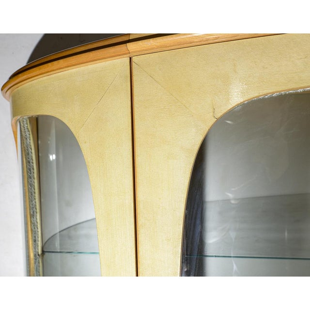 Rounded Display Cabinet in Parchment with Golden Cherubs, 1950 For Sale - Image 10 of 18