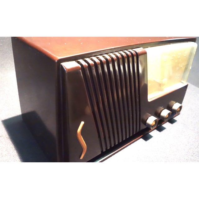 1950s Silver Tone Circa 1950 Radio Offers a Deco Look For Sale - Image 5 of 7