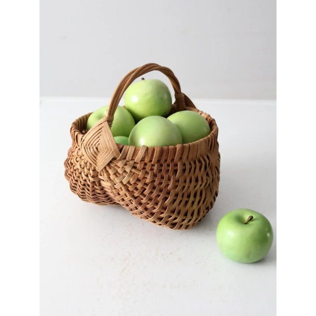 This is a vintage gathering basket. The hand-crafted buttocks or melon basket has a light toned weave. Ideal for use...
