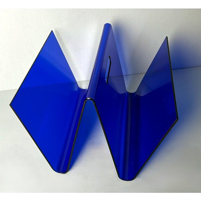 Late 20th Century Space Age Style Italian Blue Plexiglass Magazine Rack For Sale - Image 4 of 12
