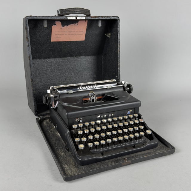 Everest Mod 90 Portable Typewriter from S.A. Serio Milano For Sale - Image 12 of 12
