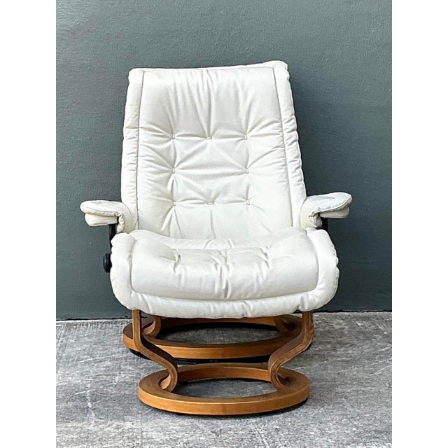 Ekornes ASA Vintage Stressless Ekornes Leather Lounge Chair and Ottoman For Sale - Image 4 of 12