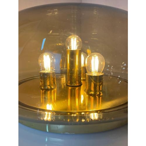 This imposing light fixture from Kaiser Leuchten is a true heavyweight of German lighting design, embodying the luxurious...