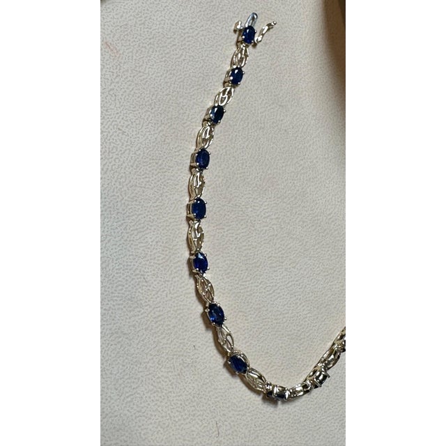 The School of Paris 8Ct Natural Oval Blue Sapphire Tennis Bracelet 14 Karat Yellow Gold, 7 Inch Long For Sale - Image 3 of 18