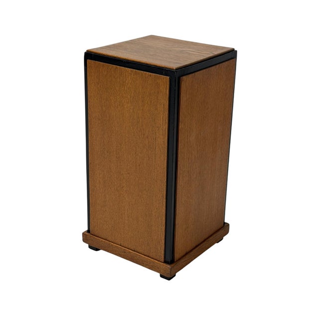 Stunning and elegant Art Deco Modernist pedestal. Design in the style of De Genneper Molen. Striking Dutch design from the...