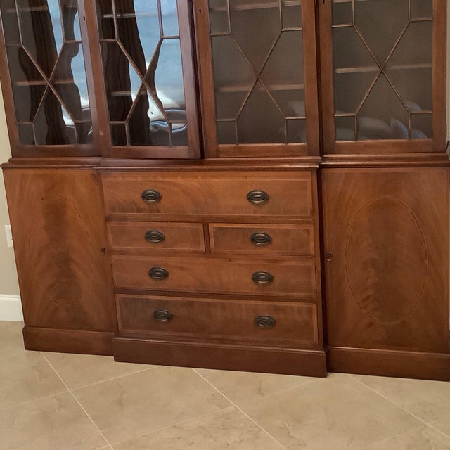 Baker furniture is highly regarded for its quality and historically correct styles. Featuring flame mahogany veneers,...