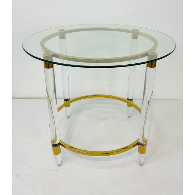 2020s Modern Acrylic and Brass Finished Round End Table For Sale - Image 5 of 5